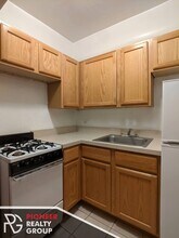 1160 N Dearborn St, Unit 212 in Chicago, IL - Building Photo - Building Photo