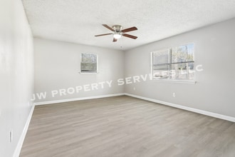 206 Sunset Dr in Slidell, LA - Foto de edificio - Building Photo