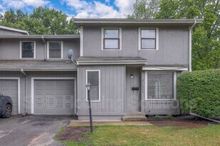 13903 Falkirk Cir in Grandview, MO - Building Photo