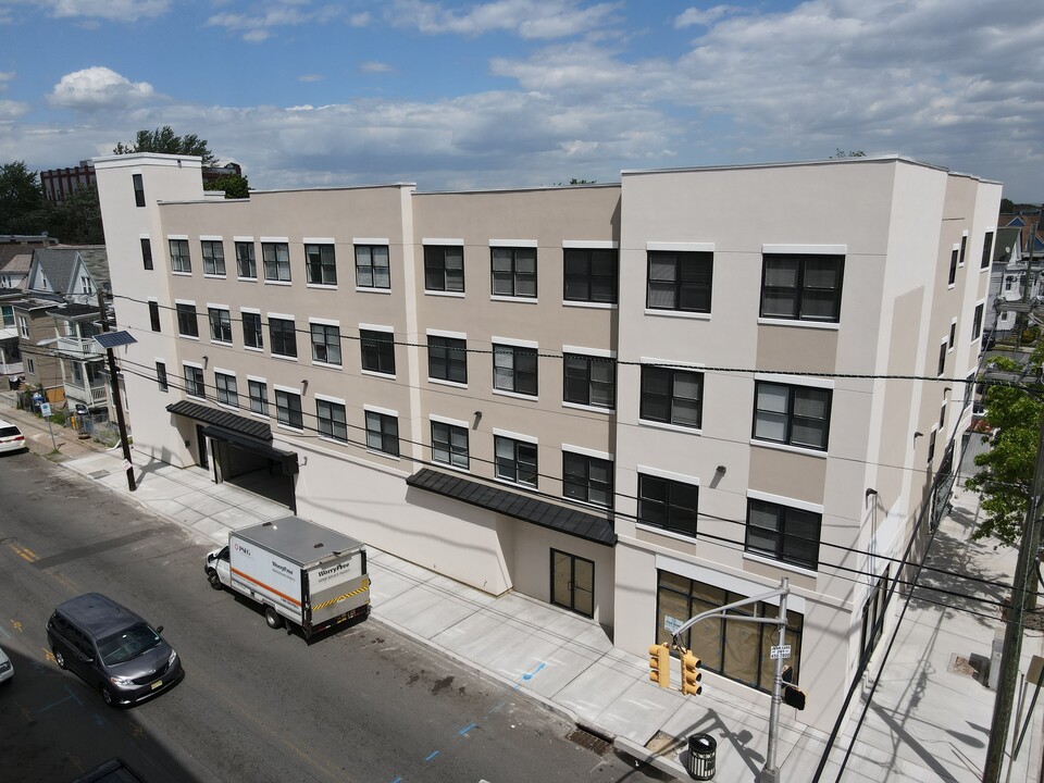 441-449 E 18th St in Paterson, NJ - Foto de edificio