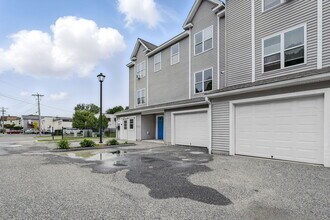 62 Chestnut St in Danbury, CT - Building Photo - Building Photo