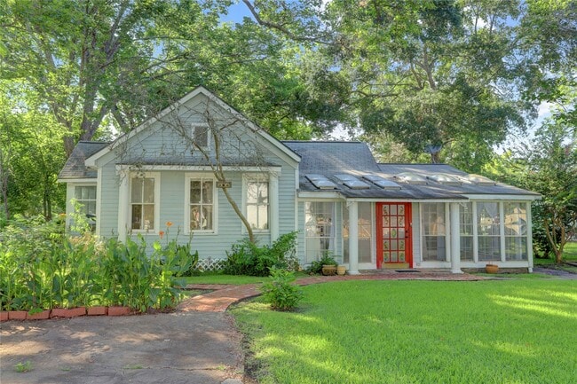 property at 906 2nd St