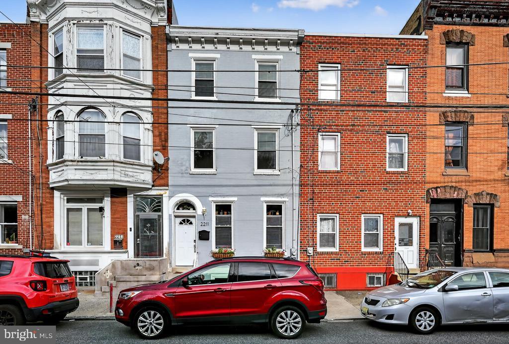 2211 N Howard St in Philadelphia, PA - Building Photo