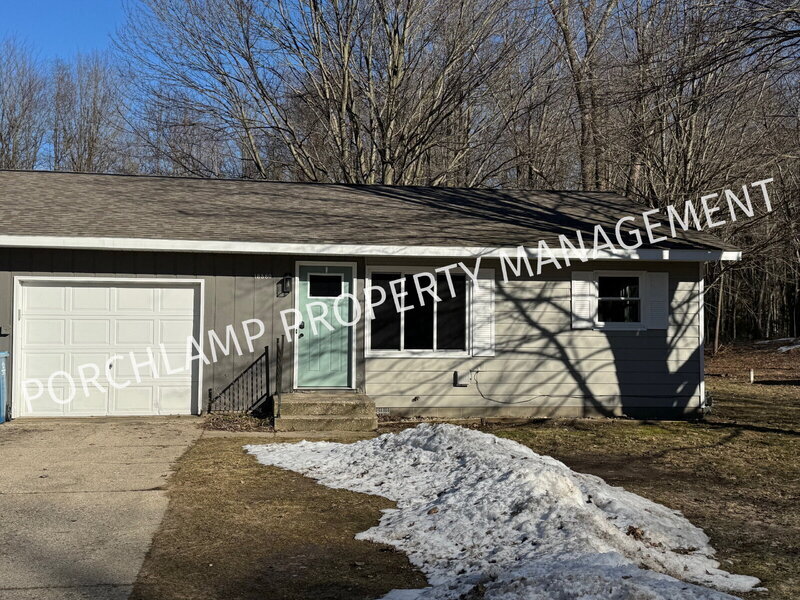 18580 168th Ave in Spring Lake, MI - Building Photo