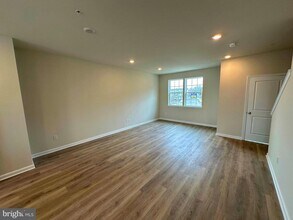 172 Bell Ct in Sellersville, PA - Building Photo - Building Photo