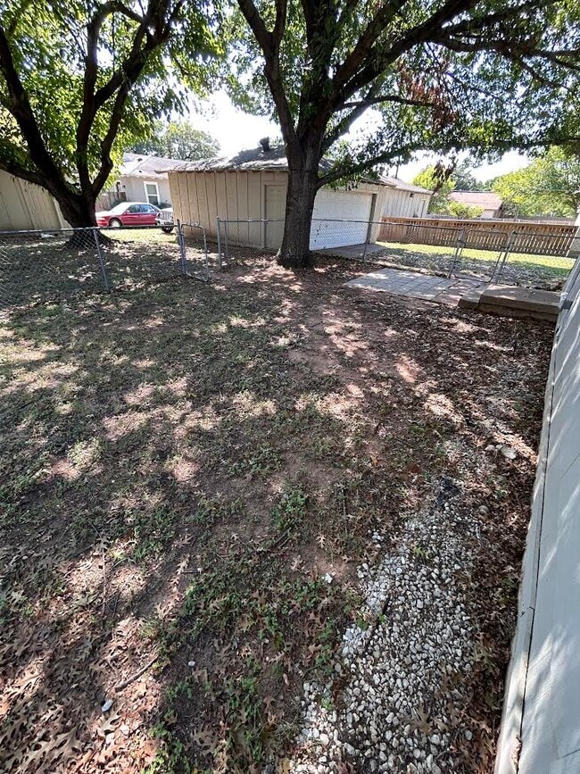 706 Sunny Ln in Irving, TX - Building Photo - Building Photo