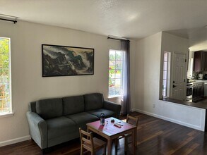 1107 Colina Ct in Davis, CA - Building Photo - Building Photo