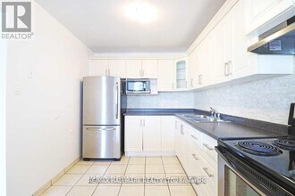 1237E Woodbine Ave in Toronto, ON - Building Photo - Building Photo