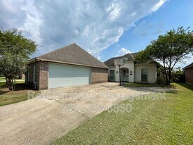 10950 Hillpark Ave in Baton Rouge, LA - Building Photo