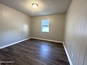 102 Ravenwood Dr-Unit -D in Jacksonville, NC - Building Photo - Building Photo
