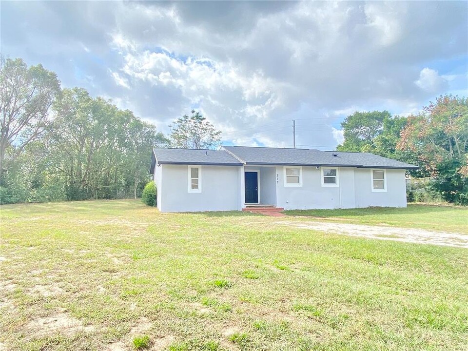 217 Babson Dr in Babson Park, FL - Building Photo