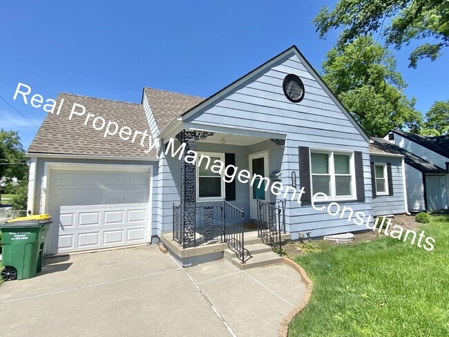 5006 W 51st St in Roeland Park, KS - Building Photo - Building Photo