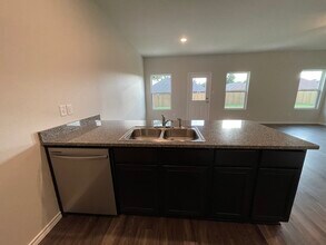 114 S Rainbow Dr in Whitehouse, TX - Building Photo - Building Photo