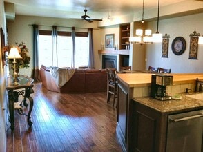 2056 W Bellerive Ln, Unit 102 in Coeur d'Alene, ID - Foto de edificio - Building Photo