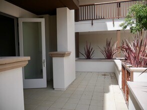 657 Walnut St in San Carlos, CA - Building Photo - Building Photo