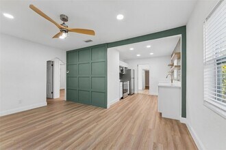 2325 Highland St S in St. Petersburg, FL - Building Photo - Building Photo