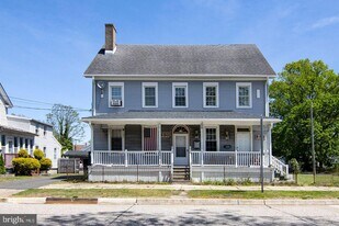 330-332-332 E Broadway in Salem, NJ - Building Photo