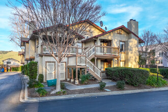 Huntington Complex in Fremont, CA - Foto de edificio - Building Photo