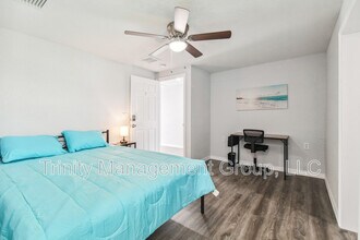 10033 Brunswick Ln in Port Richey, FL - Building Photo - Building Photo