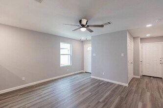 311 Bundy St in San Antonio, TX - Foto de edificio - Building Photo