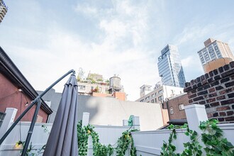 328 E 74th St, Unit SI ID1032014P in New York, NY - Foto de edificio - Building Photo