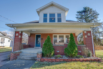 568 Maplewood Ave in Columbus, OH - Building Photo - Building Photo