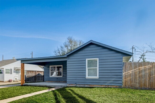 property at 2043 Alta Vista St