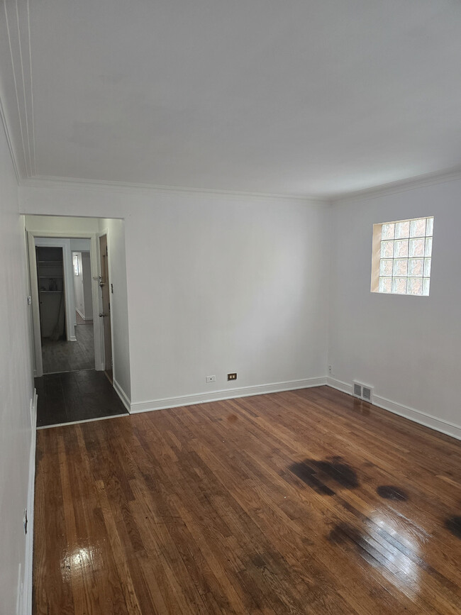 8851 S Blackstone Ave in Chicago, IL - Building Photo - Building Photo