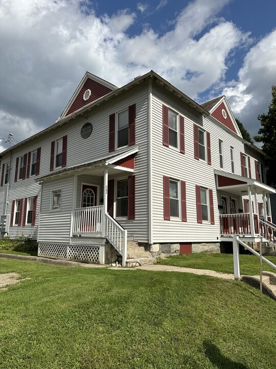 262 Ashland St, Unit 264 in North Adams, MA - Foto de edificio