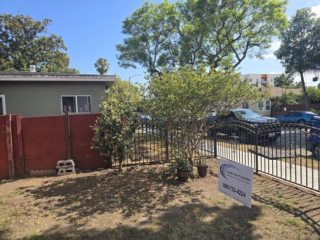 2538 Elm Ave in Long Beach, CA - Building Photo - Building Photo