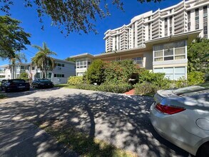 1345 NE 105th St, Unit Unit #3 in Miami Shores, FL - Foto de edificio - Building Photo