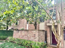 2323 Bering Dr, Unit 2 in Houston, TX - Building Photo