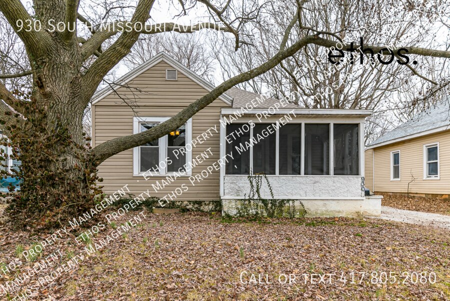 930 S Missouri Ave in Springfield, MO - Building Photo