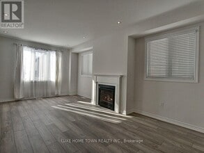 141 Harpin Way E in Fergus, ON - Building Photo - Building Photo