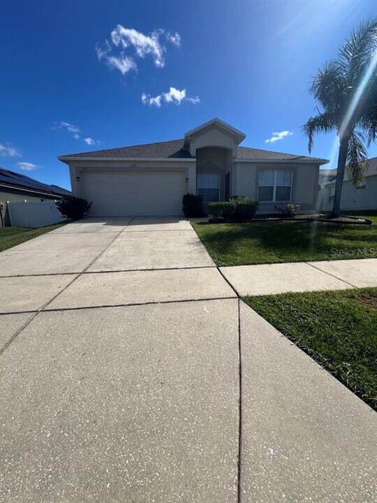 7632 Merchantville Cir in Zephyrhills, FL - Building Photo