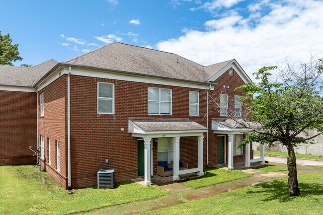 Commons of Brentwood in Memphis, TN - Building Photo - Building Photo