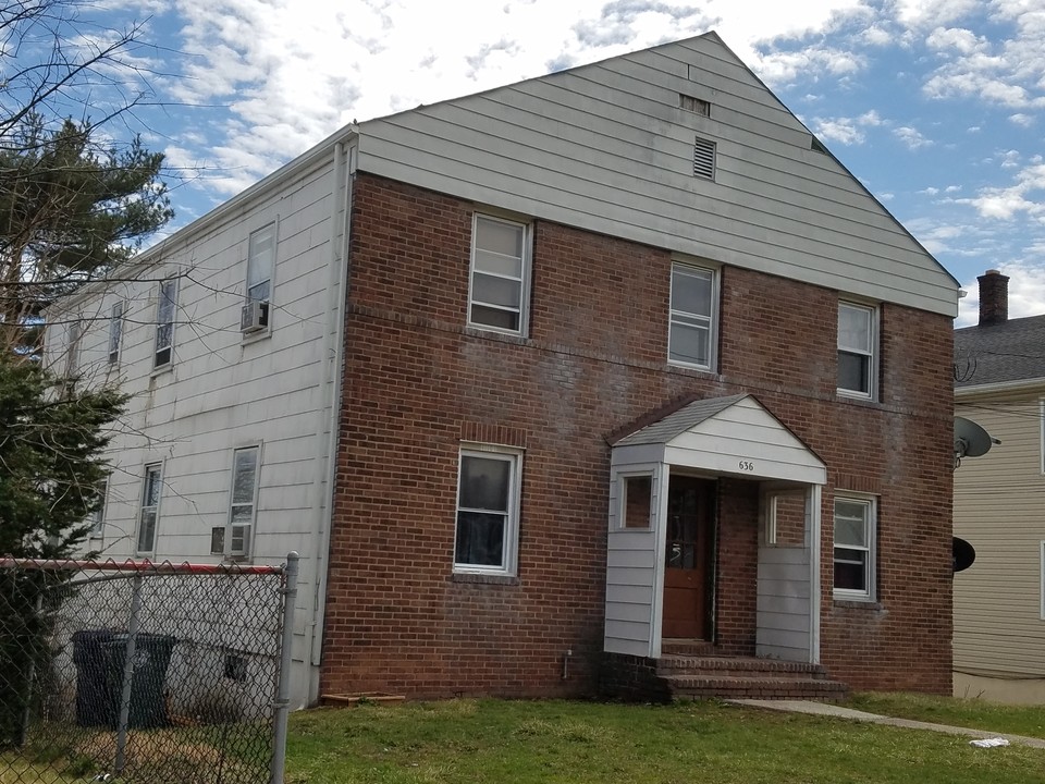 636 Colgate Ave in Perth Amboy, NJ - Foto de edificio