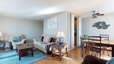 1065 N Logan St, Unit 211 in Denver, CO - Building Photo - Building Photo