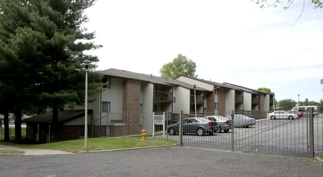 Kendelwood Place Apartments in Florissant, MO - Building Photo - Building Photo