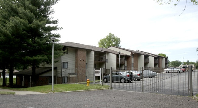 Kendelwood Place Apartments in Florissant, MO - Foto de edificio - Building Photo