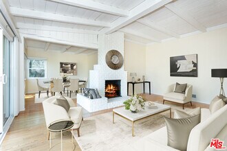 2536 Roscomare Rd in Los Angeles, CA - Building Photo - Building Photo