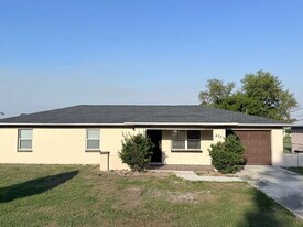 4724 Manatee Dr in Sebring, FL - Building Photo