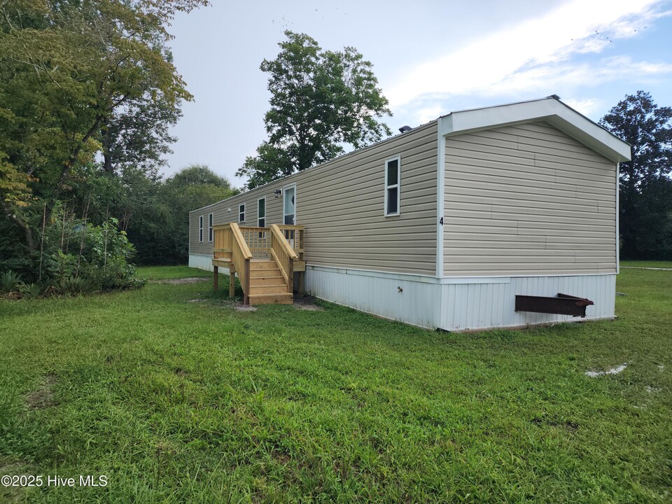 4 Elcona St in Hubert, NC - Building Photo