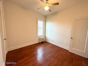 1064 Washington Ave in Albany, NY - Building Photo - Building Photo
