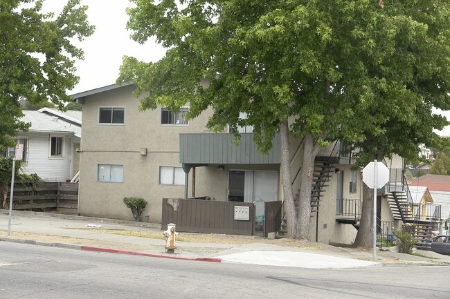 1900 E 24th St in Oakland, CA - Building Photo - Building Photo