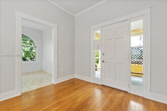 34 SW 18th Rd in Miami, FL - Building Photo - Building Photo