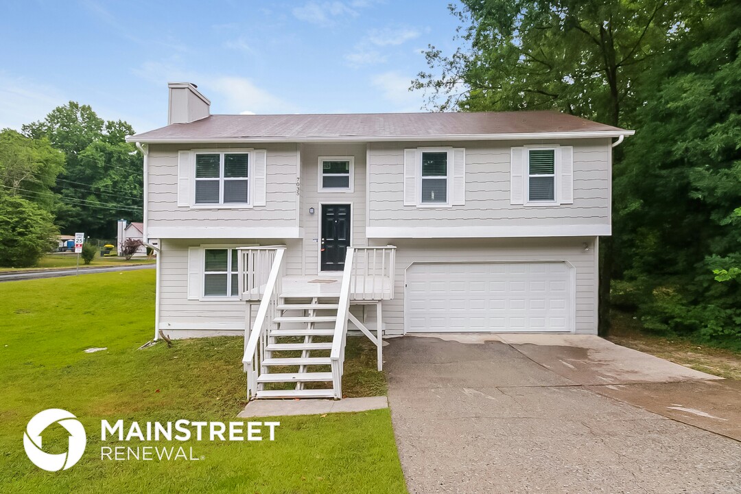 7035 Greenbower Ln in Atlanta, GA - Building Photo