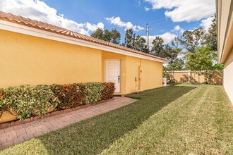 3381 Commodore Ct in West Palm Beach, FL - Building Photo - Building Photo