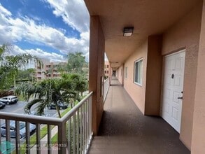7725 Yardley Dr in Tamarac, FL - Building Photo - Building Photo
