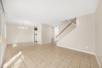 532 Alton Ct in Carol Stream, IL - Building Photo - Building Photo